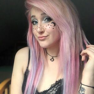 Meet your Posher, Danielle